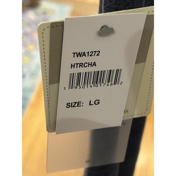 NWT T4T Blue Capri Leggings with Cutouts Women's size L - Picture 2 of 5